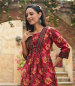 Casual Regular Sleeves Printed Women Red Top - Image 3